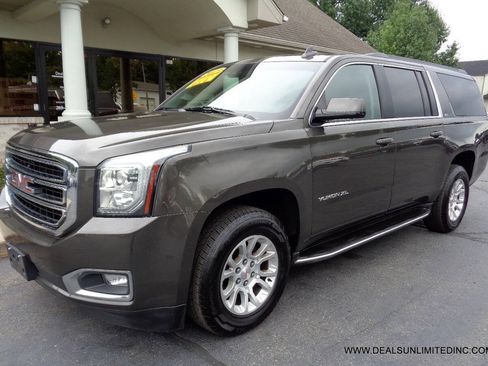 Used 2019 GMC Yukon XL SLT AWD/4WD image 1