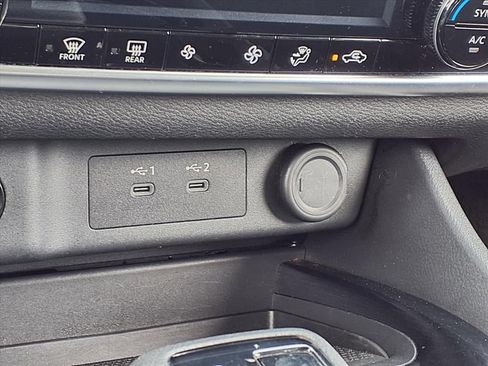 Used 2024 Nissan Rogue SV FWD image 11