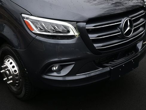 Used 2022 Mercedes-Benz Sprinter 3500 image 32