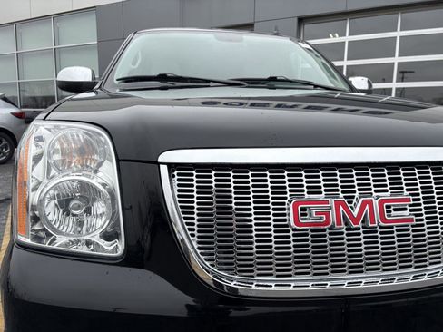 Used 2014 GMC Yukon XL SLT w/ SLT Chrome Package image 25