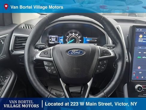 Used 2022 Ford Edge Titanium image 16