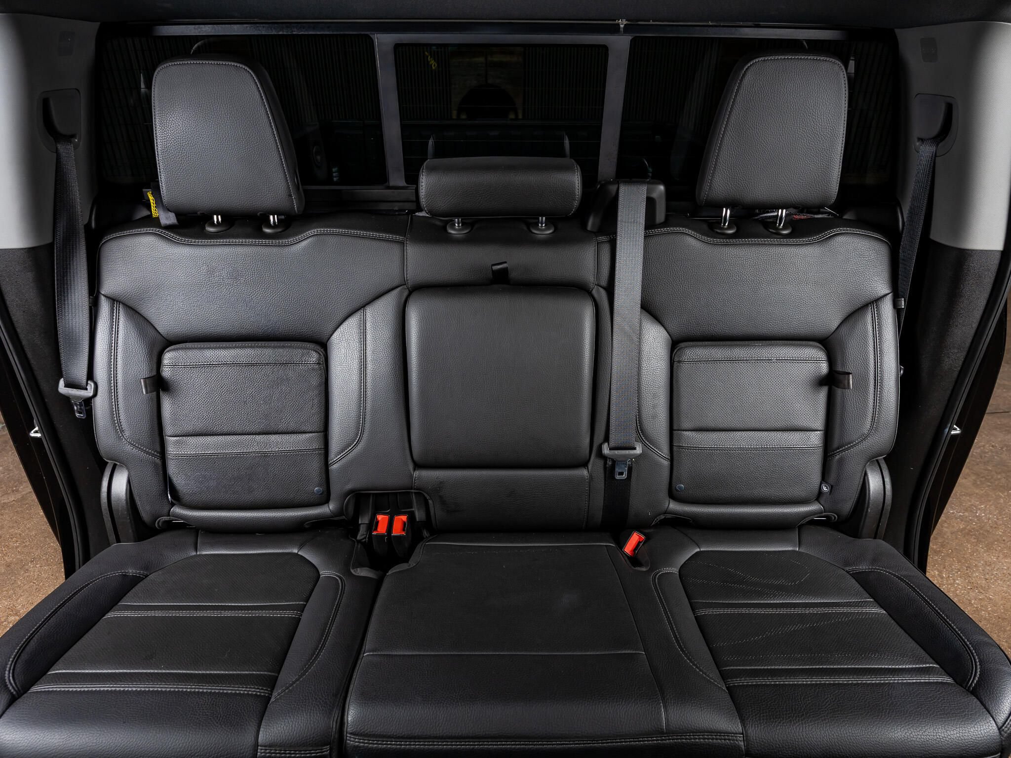Used 2022 GMC Sierra 2500 Denali w/ Denali Black Diamond Edition AWD/4WD image 35