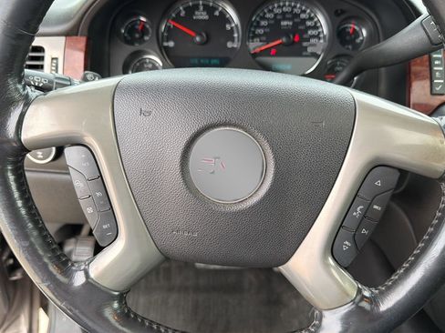 Used 2014 GMC Yukon XL SLT w/ SLT-2 Equipment Package image 14