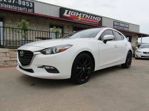 Used 2017 MAZDA MAZDA3 Touring FWD image 1