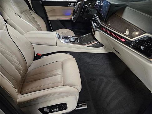 Certified 2025 BMW X7 M60i AWD/4WD image 22