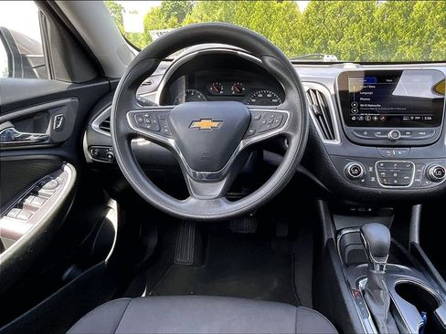Used 2023 Chevrolet Malibu LT FWD image 17