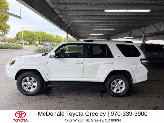 Used 2020 Toyota 4Runner SR5 AWD/4WD image 12