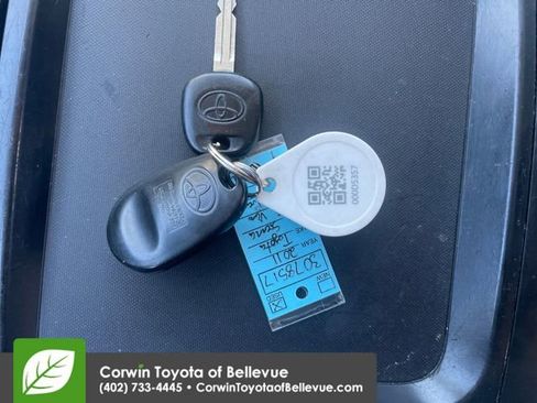 Used 2011 Toyota Sienna LE w/ Towing Pkg FWD image 16