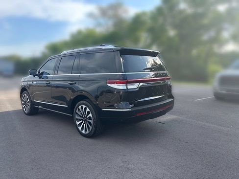 Certified 2023 Lincoln Navigator Reserve AWD/4WD image 4