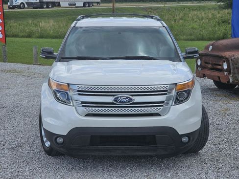 Used 2014 Ford Explorer XLT FWD image 3
