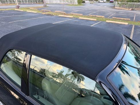 Used 2002 Volkswagen Cabrio GLX image 26