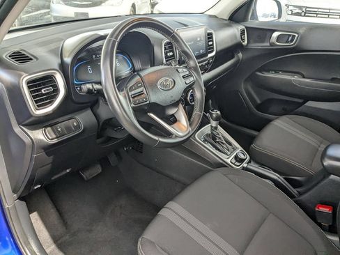Used 2025 Hyundai Venue SEL FWD image 13