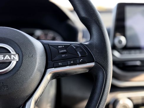 Used 2024 Nissan Altima 2.5 SV image 12