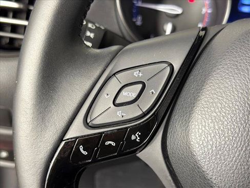Used 2020 Toyota C-HR XLE FWD image 24