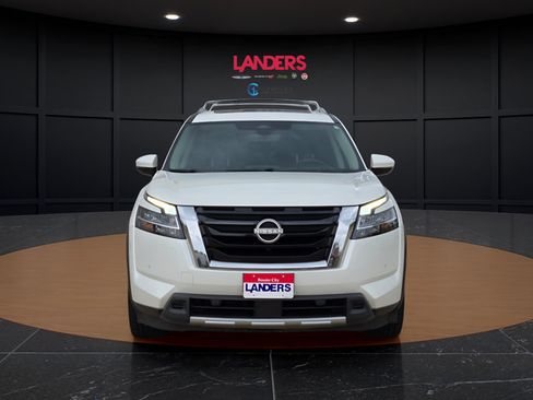 Used 2023 Nissan Pathfinder Platinum FWD image 6