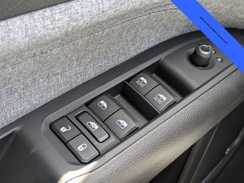 New 2025 Jeep Compass Latitude w/ Sun & Sound Group image 23