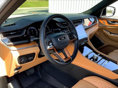 Used 2025 Jeep Grand Cherokee L Summit image 13