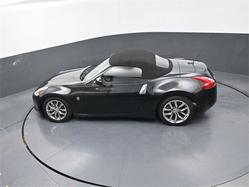 Used 2010 Nissan 370Z Touring image 18