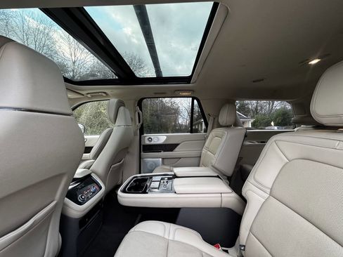 Used 2018 Lincoln Navigator Reserve w/ Technology Package image 9