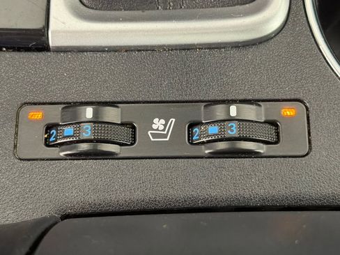 Used 2017 Toyota Highlander Limited Platinum AWD/4WD image 32