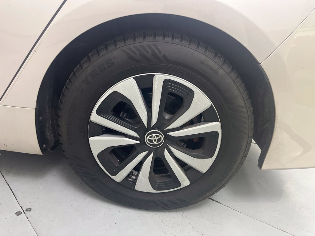 Used 2019 Toyota Prius Prime Plus FWD image 15