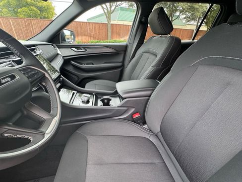 Used 2025 Jeep Grand Cherokee L Laredo w/ Luxury Tech Group I image 24