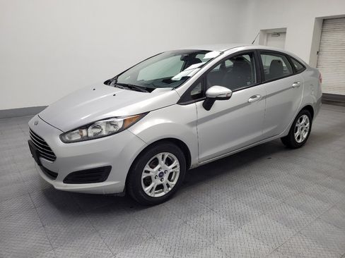 Used 2015 Ford Fiesta SE image 2