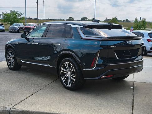 Used 2024 Cadillac Lyriq Luxury AWD/4WD image 7