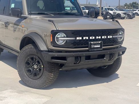 New 2026 Ford Bronco Badlands image 3