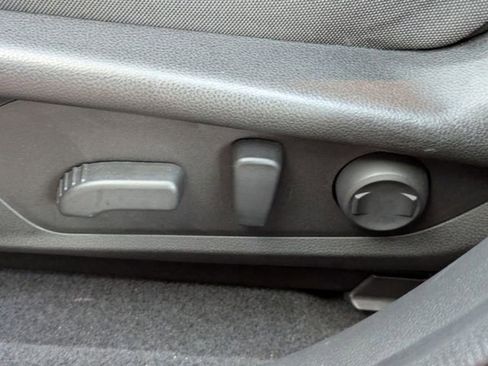 Used 2025 Subaru Crosstrek 2.0i Premium image 25