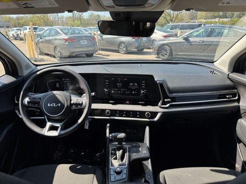 Used 2025 Kia Sportage LX image 29