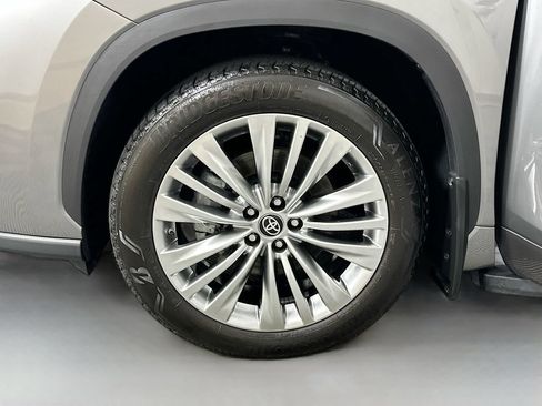 Certified 2025 Toyota Highlander Platinum AWD/4WD image 33