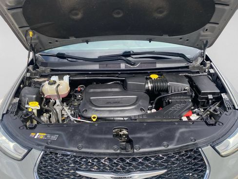 Used 2023 Chrysler Pacifica Touring-L FWD image 30