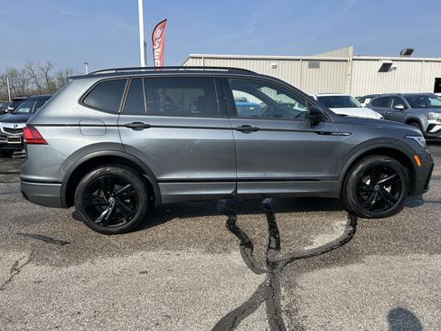 Certified 2023 Volkswagen Tiguan SE R-Line image 9