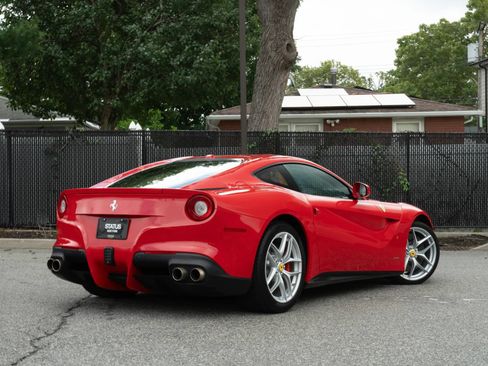 Used 2017 Ferrari F12 Berlinetta RWD image 10