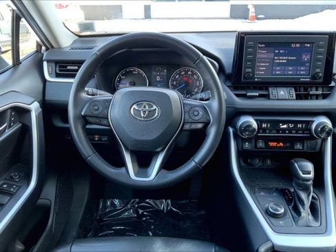 Used 2021 Toyota RAV4 XLE Premium image 4