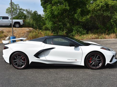 Used 2023 Chevrolet Corvette Stingray Preferred Conv w/ Z51 Performance Package RWD image 2