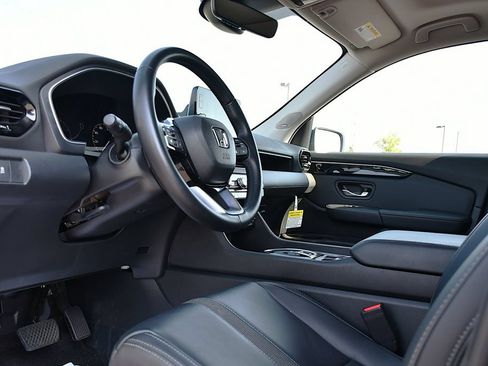 Certified 2025 Honda Pilot Touring image 16