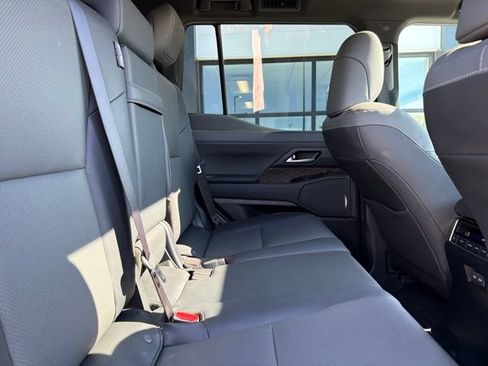 Used 2024 Lexus GX 550 w/ Accessory Package (2T) AWD/4WD image 15