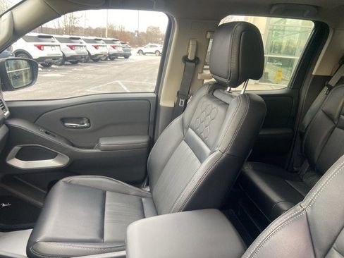Used 2024 Nissan Frontier SL image 28