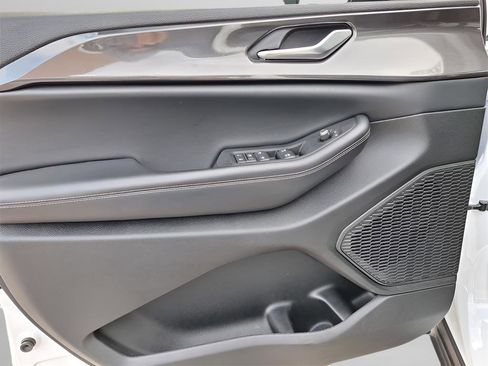 Used 2023 Jeep Grand Cherokee L Laredo image 33