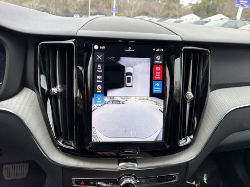 Certified 2025 Volvo XC60 B5 Plus image 25