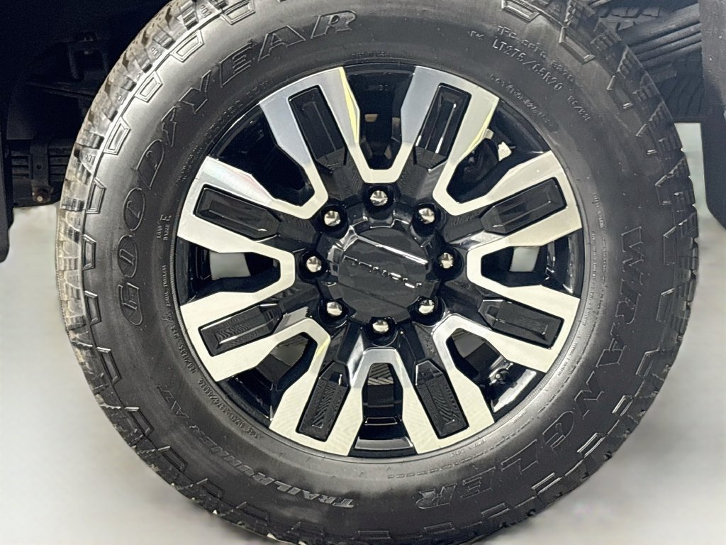 Certified 2025 GMC Sierra 3500 Denali Ultimate AWD/4WD image 36