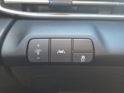 Used 2022 Hyundai Elantra Limited w/ Preferred Accessory Package FWD image 27