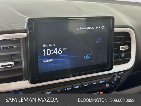 Used 2024 Hyundai Venue Limited FWD image 15