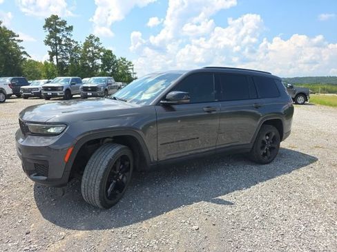 Used 2023 Jeep Grand Cherokee L Altitude AWD/4WD image 4