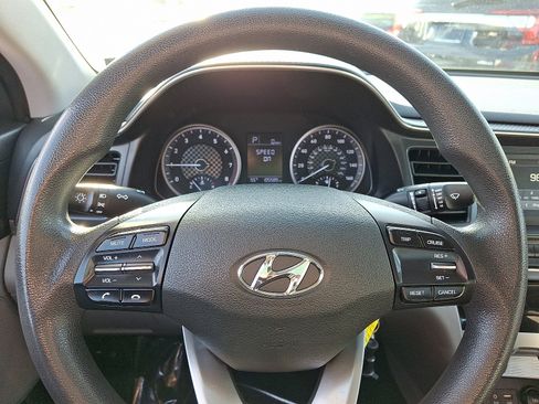 Used 2019 Hyundai Elantra SE w/ Winter Weather Package image 19