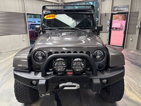 Used 2016 Jeep Wrangler Unlimited Rubicon w/ Connectivity Group AWD/4WD image 41