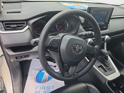 Used 2022 Toyota RAV4 LE FWD image 13