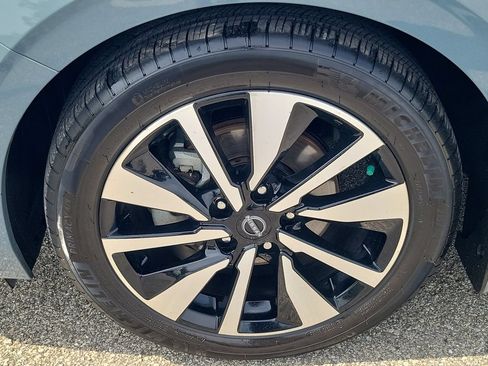 Used 2024 Nissan Sentra SV w/ SV Premium Package FWD image 7